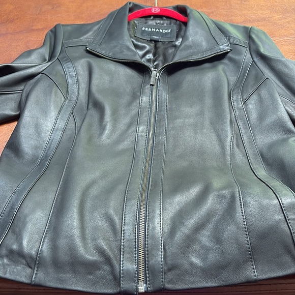 Bernardo Women’s Black Buttery Leather Jacket Large Excellent Condition - Picture 4 of 4